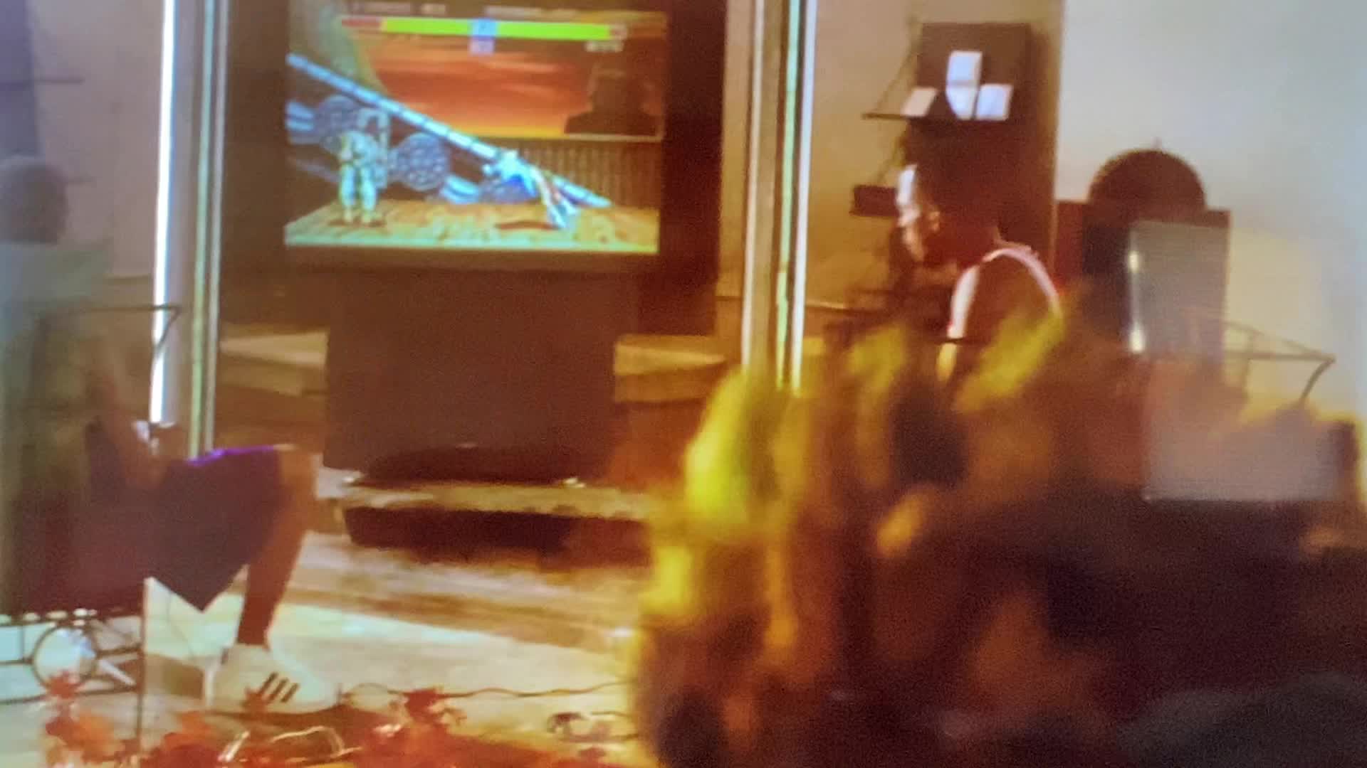 这是抢劫……把手举起来 😂。