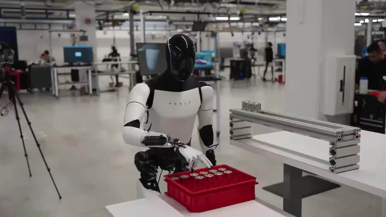 特斯拉的目标是在2025年底之前出售仿人机器人擎天柱