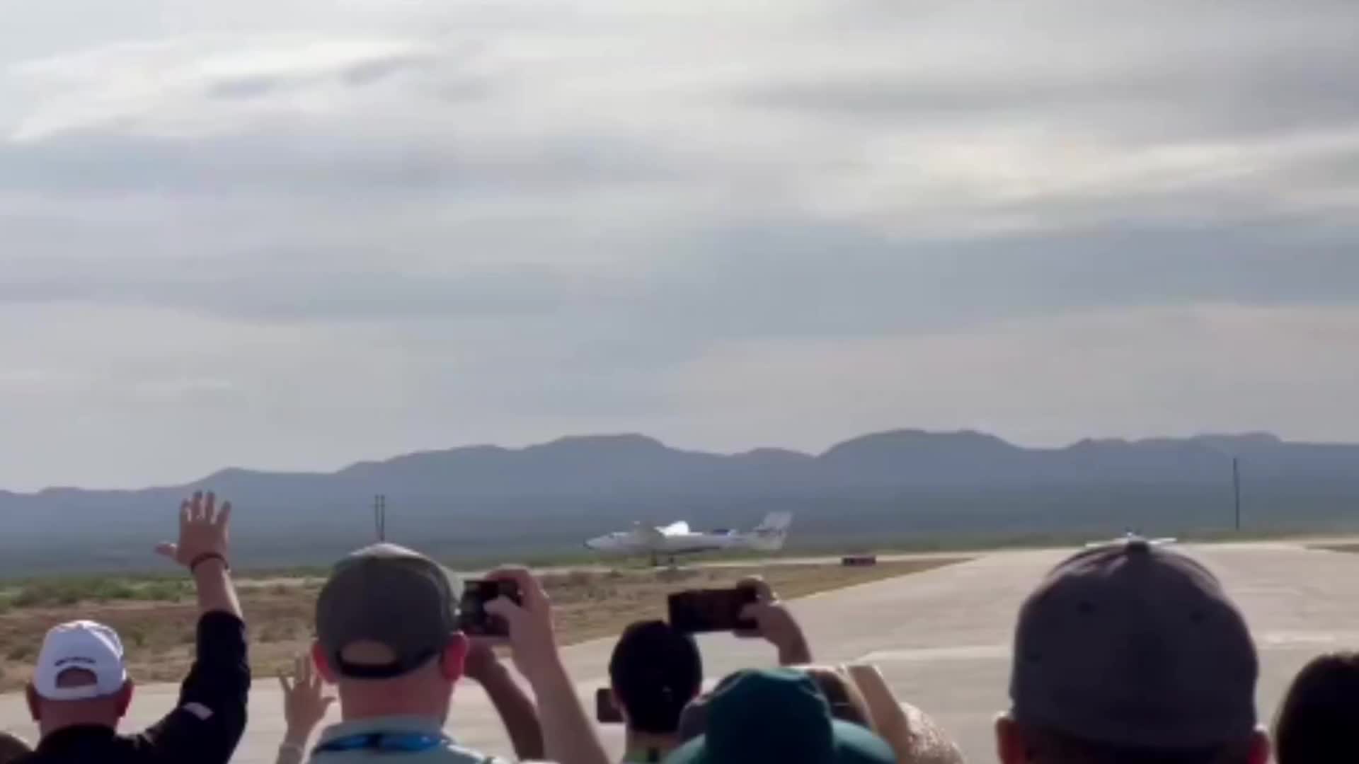 Successful take-off from @Spaceport_NM confirmed! Let’s go #Galactic07!