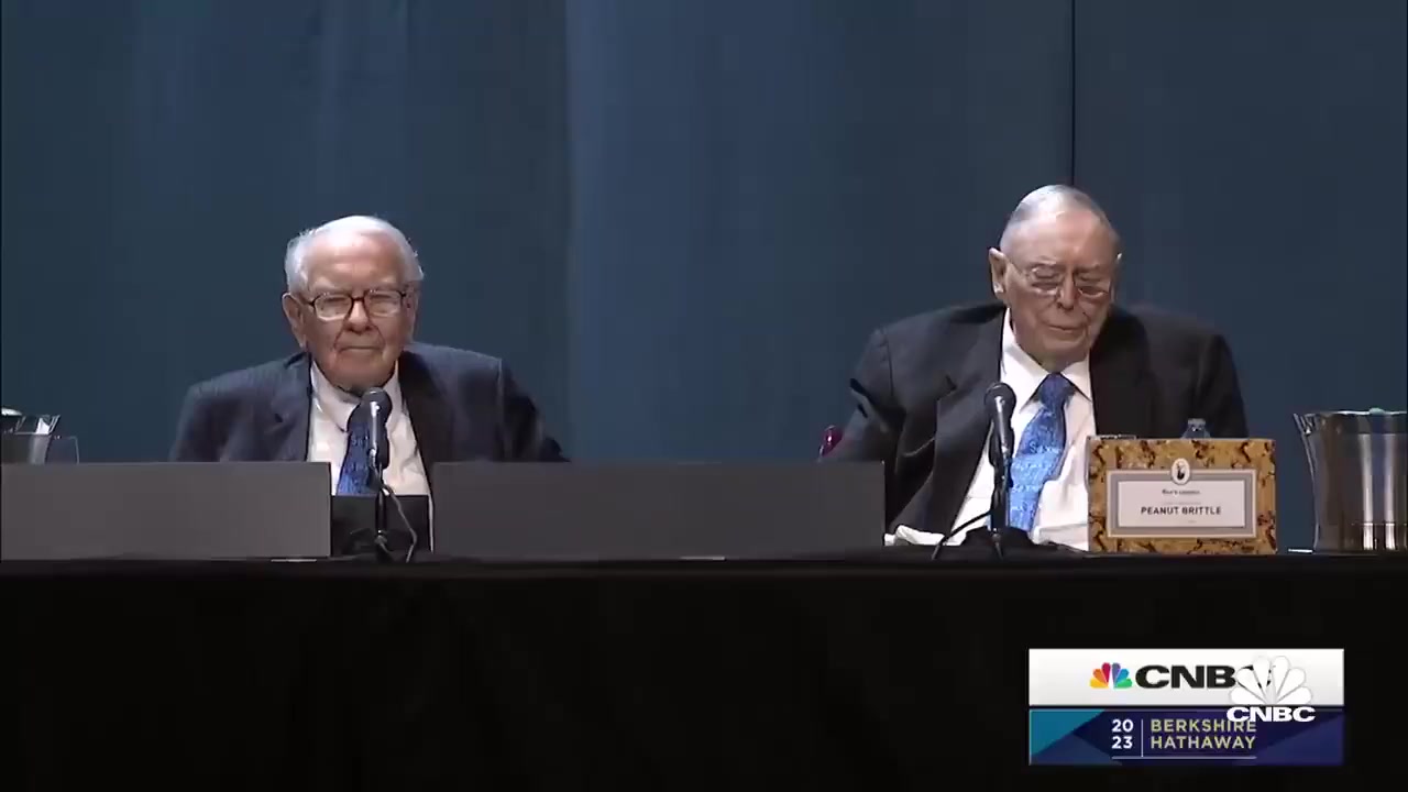 Warren Buffet likened AI to nukes, Charlie Munger skeptical of AI