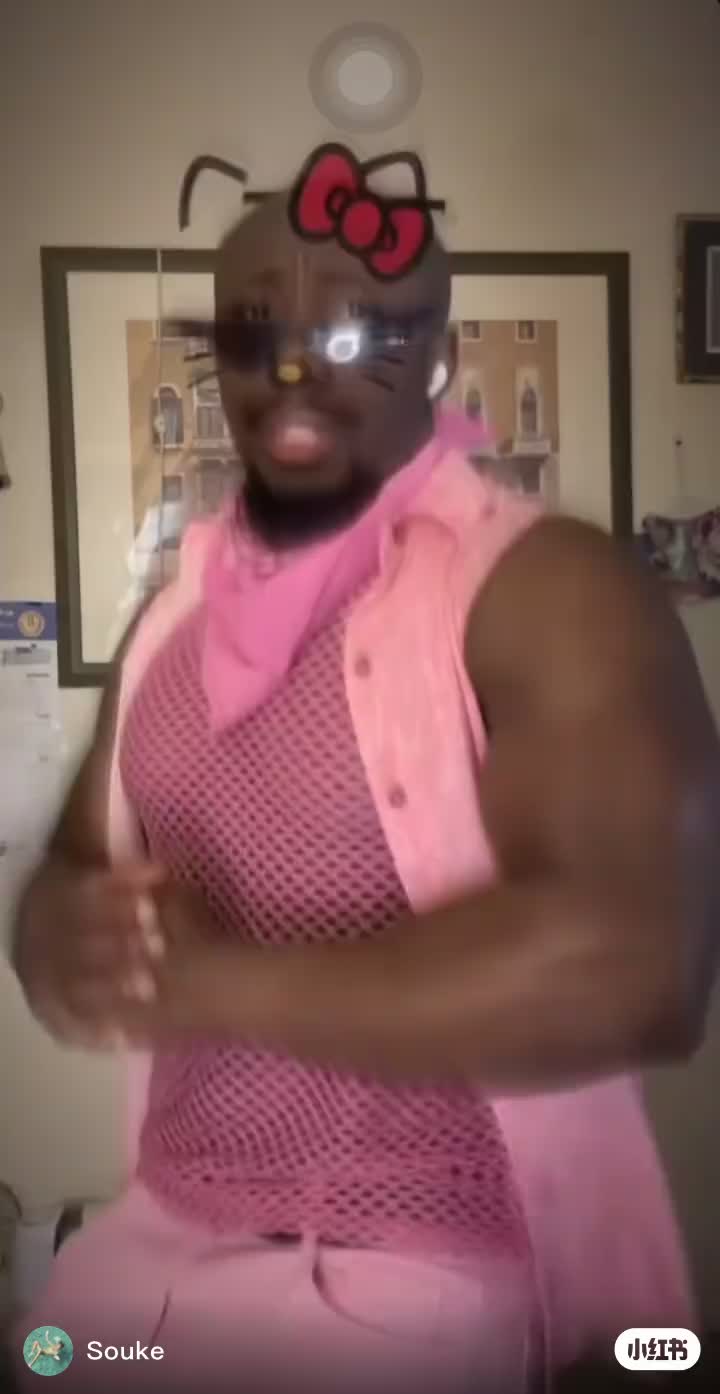 午间轻松一刻～包姐也喜欢看肌肉男💕